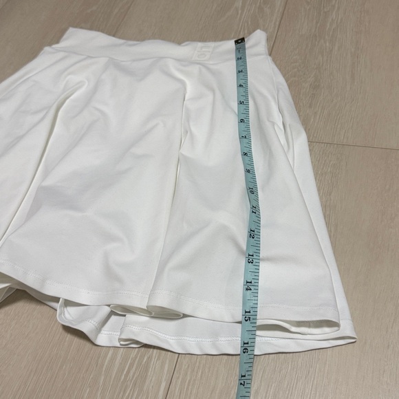 Fabletics Classic Pleated White Flounce Skort - Picture 8 of 10